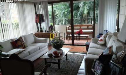Apartamento Real Parque/Morumbi com 4 dormitórios, 2 suítes, 4 vagas.