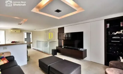 Cobertura com 3 dormitórios, 1 suíte, 2 vagas. com 181,00m², em Moema, São Paulo, SP.