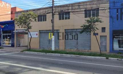 Galpão espaço interno livre 2 banheiros corredor lateral com 1205m2