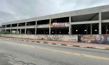 Casa comercial para alugar na Avenida Governador Jânio Quadros, 552, Parque Dourado, Ferraz de Vasconcelos