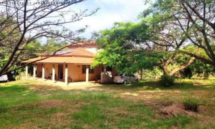 Sítio para Venda em Amparo, Bairro das Rosas, 3 dormitórios, 1 suíte, 3 banheiros, 10 vagas