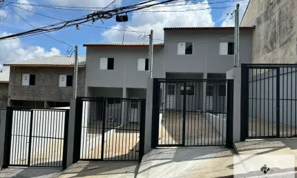 Casa para Venda em Bragança Paulista, Aparecida, 2 dormitórios, 1 suíte, 2 banheiros, 2 vagas