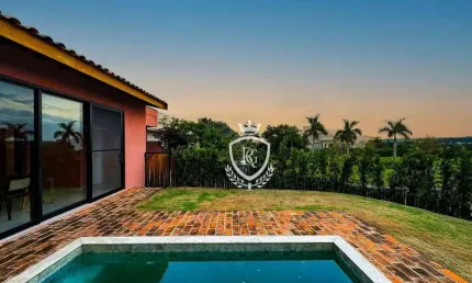 Casa térrea mobiliada à venda no Condomínio Villas do Golfe – Itu/SP, com vista deslumbrante para o pôr do sol!