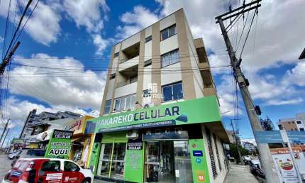 Apartamento com 02 dormitórios, 01 vaga para garagem, localizado á 2 quadras da