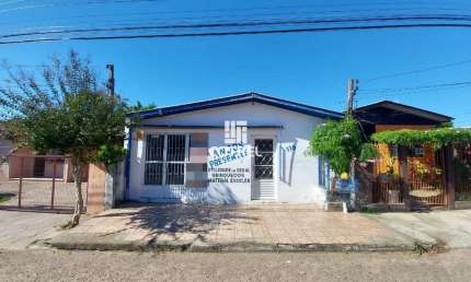Casa 4 dormitórios sendo 2 suítes e 1 vaga de garagem no Bairro Lorenzi localiza