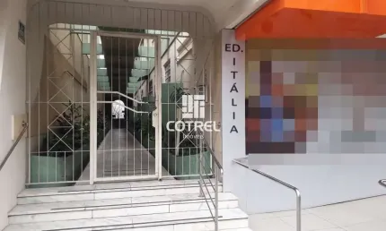Apartamento 2 dormitórios , 1 banheiro social , 1 vaga de garagem