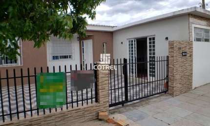 Casa 3 dormitórios sendo uma suíte , 3 banheiros e 2 vagas de garagem