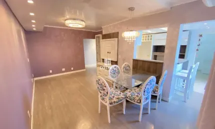 Apartamento semimobiliado com 2 dormitórios, suíte com closet e garagem no Bairr