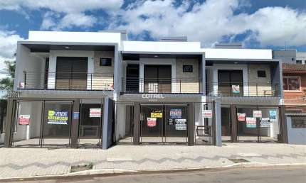 Casa duplex com 3 dormitórios, suíte e 2 vagas de garagem no Bairro Camobi