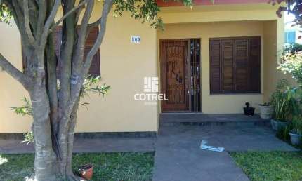 Casa 3 dormitórios sendo 1 suíte e 4 vagas de garagem no Bairro Camobi localizad