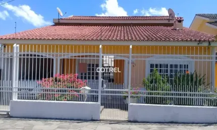 Casa 4 dormitórios e 1 vaga de garagem no Bairro Dom Antônio Reis localizada na