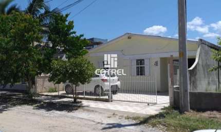 Casa 4 dormitórios e 2 vagas de garagem no Bairro Juscelino Kubitscheck localiza