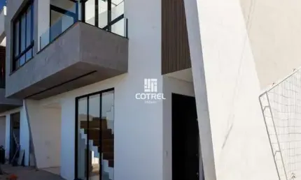 Casa 3 dormitórios sendo 1 suíte e 2 vagas de garagem no Bairro Cerrito localiza