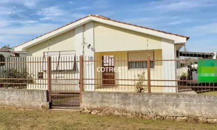 Casa 4 dormitórios e 2 vagas de garagem no Bairro Parque Pinheiro Machado na cid