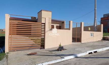 Casa 3 dormitórios sendo 1 suíte e 1 vaga de garagem no Bairro Pinheiro Machado