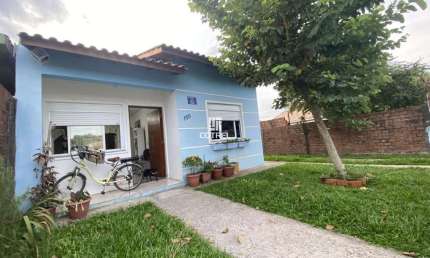Casa 2 dormitórios 2 vaga de garagem localizada no bairro Camobi na cidade de Sa