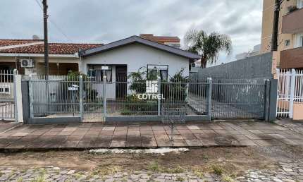 Casa 3 dormitórios  com piscina à venda no  bairro Camobi, Santa Maria-RS