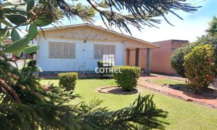 Casa para venda e locação com 3 dormitórios, 3 vagas de garagem situada no Bairr