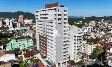 Apartamento para venda com 2 dormitórios sendo 1 suíte, 1 vaga de garagem situad