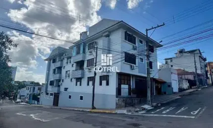 Apartamento com 3 dormitórios, suíte e 2 vagas de Garagem a poucos metros do cen