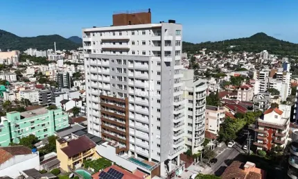 Apartamento para venda com 2 dormitórios sendo 1 suíte, 1 vaga de garagem situad