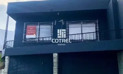 Casa Comercial para locação 5 salas, 2 vagas de garagem situada no Bairro Centro