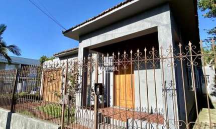 Casa para venda e locação 3 dormitórios, 2 vagas de garagem, piscina situada no