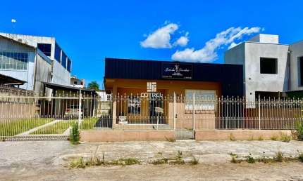 Casa comercial para venda e locação 4 salas, 2 banheiro social situada no Bairro