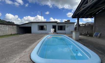 Casa para venda 2 dormitórios, piscina situada no Parque Serrano I no Município