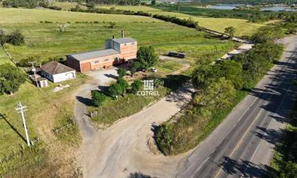 Terreno comercial com casa e pavilhão na BR-392 em Santa Maria/RS