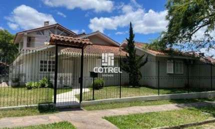 Casa para venda 4 dormitórios sendo 2 suítes, piscina situada no Bairro Camobi n