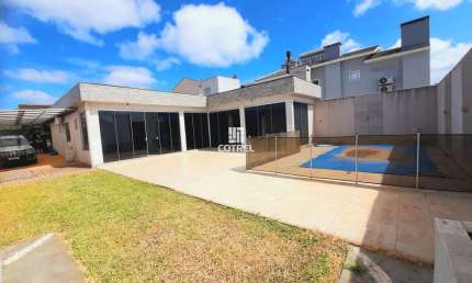 Casa com piscina para venda situada no Bairro Camobi em Santa Maria/RS