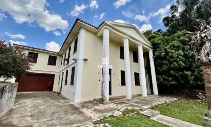 Casa para venda com 5 dormitórios, sendo uma suíte e 2 vagas de garagem no Bairr