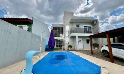 Casa com piscina para venda no Bairro Juscelino Kubitschek em Santa Maria/RS