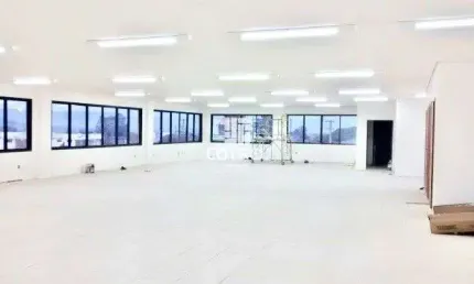 Sala Comercial para venda e locação 300 m² situada no Bairro Camobi na cidade de