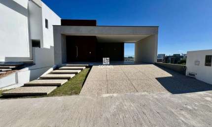 Casa para venda, 3 suítes, 2 vagas de garagem, situada no condomínio fechado Rea