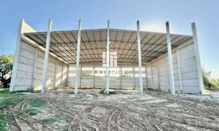 Pavilhão 750m² para locação, situado no bairro São João, na cidade de Santa Mari