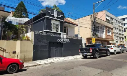Casa para venda e locação 3 dormitórios, 1 vaga de garagem situada no Bairro Cen