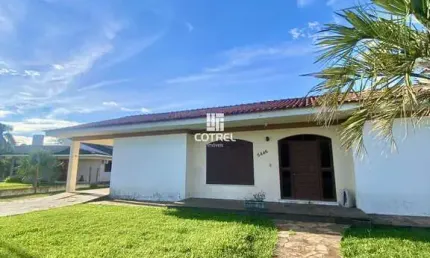 Casa comercial para locação 4 salas, 2 vagas de garagem, situado no bairro Pé de