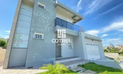 Casa à Venda 3 dormitórios, 1 suíte, lareira, 2 vagas de garagem, situada no bai