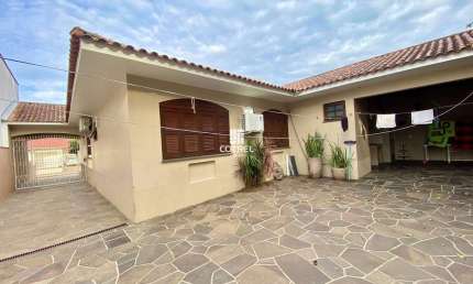 Casa à venda e para locação 3 dormitórios, situada no bairro São José, na cidade