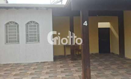 Casa Térrea à Venda no Jd Silvestre, Amparo/SP - 03 dormitórios