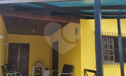 Sobrado com 5 quartos à venda em São Francisco - RJ