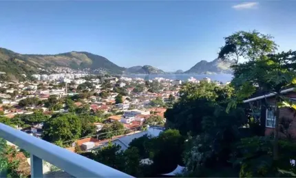 Casa com 3 quartos à venda na Rua Clara Nunes, São Francisco, Niterói