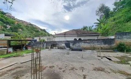 Terreno à venda na Rua Martins Torres, Santa Rosa, Niterói