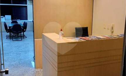 Sala comercial à venda na Rua General Andrade Neves, São Domingos, Niterói