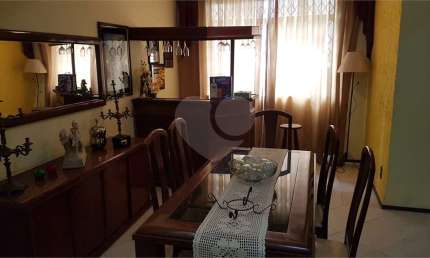 Casa de vila com 3 quartos à venda em Santa Rosa - RJ