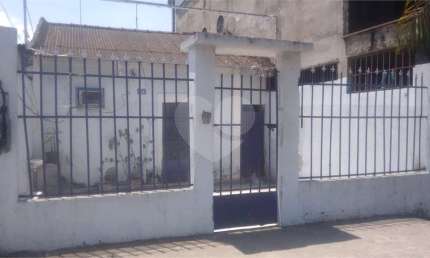 Casa com 2 quartos à venda na Salvatori, Centro, São Gonçalo