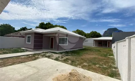 Casa com 3 quartos à venda em Cajueiros (itaipuaçu) - RJ