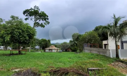 Terreno em condomínio fechado à venda na Rodovia Vereador Oldemar Guedes Figueiredo, Ubatiba, Maricá